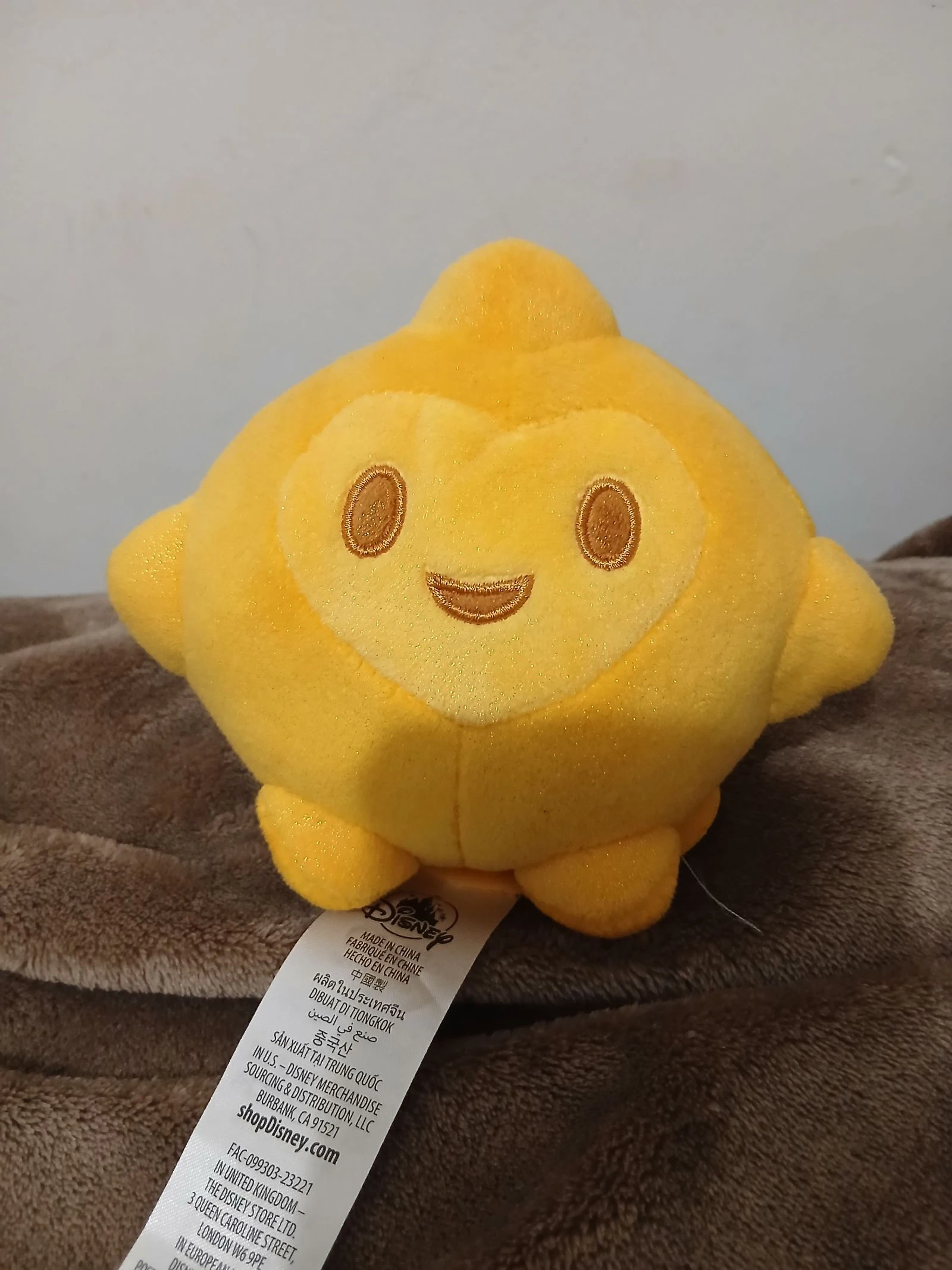 Petite peluche d'épaule disney étoile 